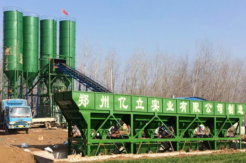 混凝土攪（jiǎo）拌站設備作業現場