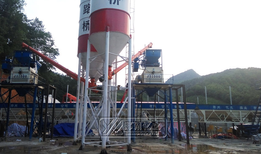 小型混凝土攪拌站路橋工程現場