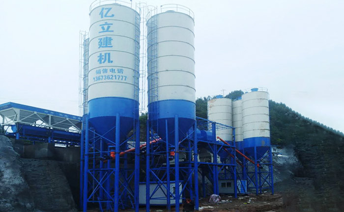 混凝土攪拌站用戶生產現場 效率高 設備運行穩定(dìng) 用戶非常滿意