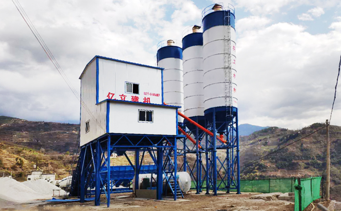雲南巧家120混凝土攪拌站用戶現場  正麵實拍