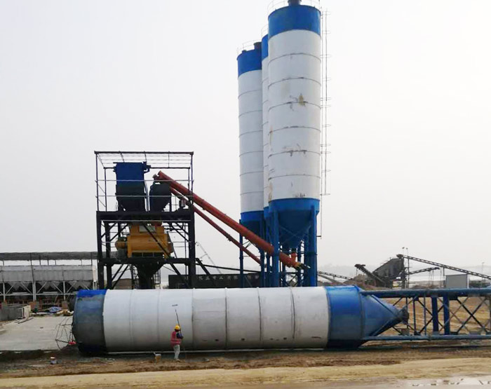 HZS120混（hún）凝土攪拌站安裝現場實拍