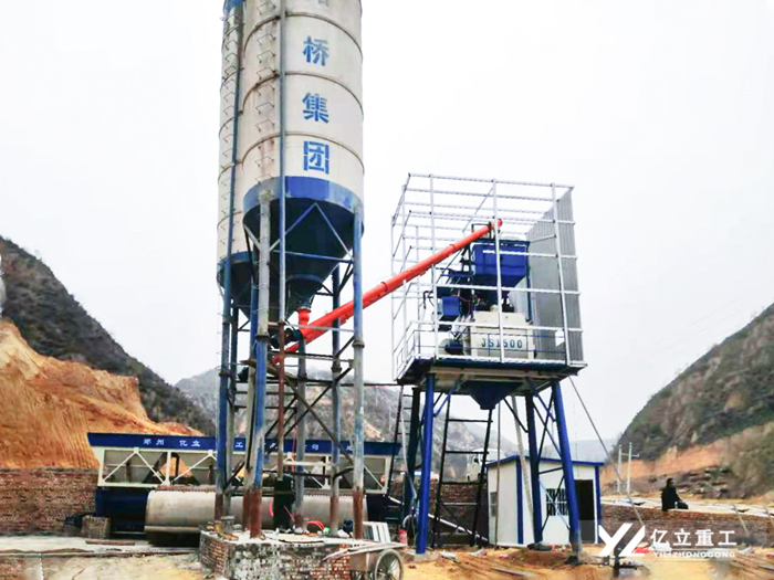簡易攪拌站設備(bèi)安裝調試現場