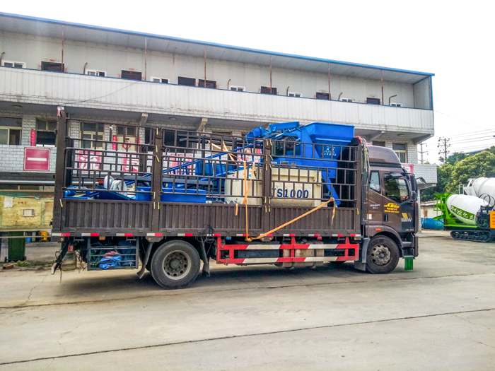 50混凝土攪拌站設備陸續裝車中（zhōng）...