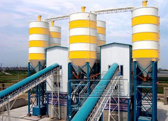大型攪拌站設備（bèi）_符合環保要求的攪拌站（zhàn）生產現場（chǎng）