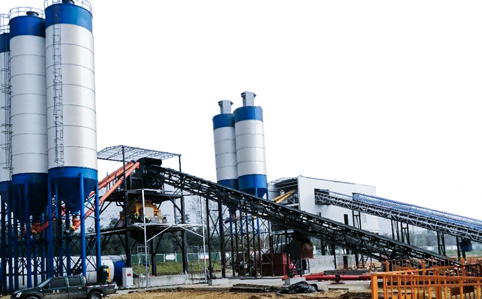 安徽hzs180混凝土攪（jiǎo）拌站用戶案（àn）例現場（chǎng）