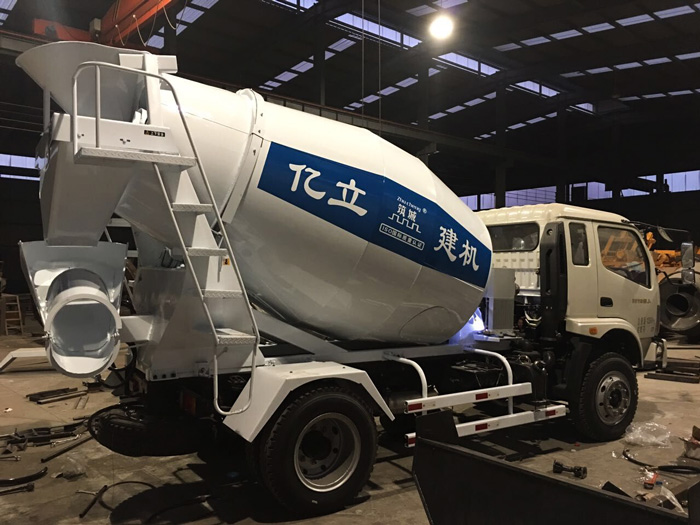 混凝（níng）土攪（jiǎo）拌運輸車現（xiàn）貨直供