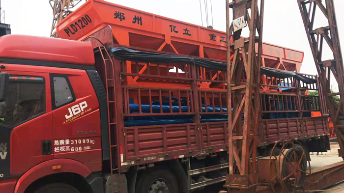 中小（xiǎo）型混凝土攪拌站設備發貨中